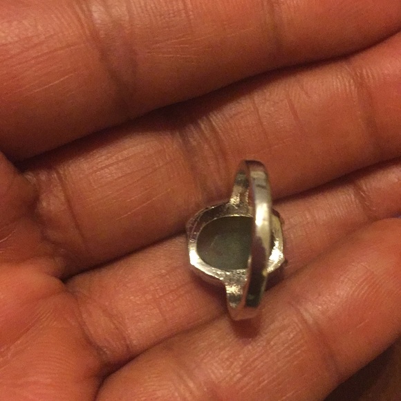 Preowned Adorable Green Stone Silver Ring - Picture 6 of 8
